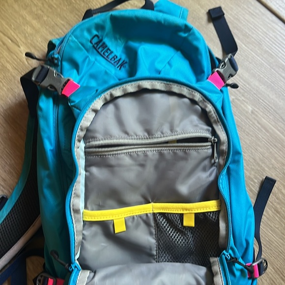 Camelbak LUXE 3L Hydration Backpack - Picture 7 of 8